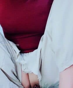 Bé Thỏ bướm to quá cắn rách cả chiếc quần ngủ