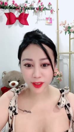 Idol Ni vú to ngon xinh đã quá Pepsi ơi!