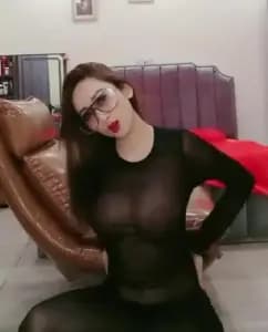 Ái Ngọc diện đầm xuyên thấu Live Sex nhảy cực cuốn