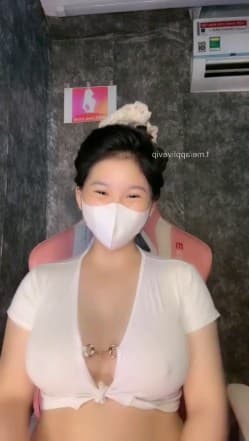 Bé Ly Xù cute trổ tài múa ngực cho anh em xem